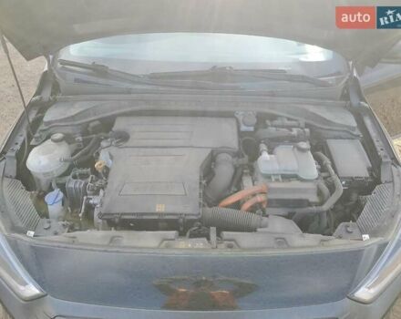 Черный Хендай Ioniq, объемом двигателя 1.6 л и пробегом 145 тыс. км за 3000 $, фото 10 на Automoto.ua