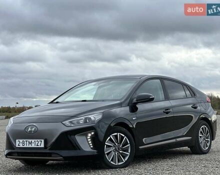 Черный Хендай Ioniq, объемом двигателя 0 л и пробегом 122 тыс. км за 11999 $, фото 8 на Automoto.ua