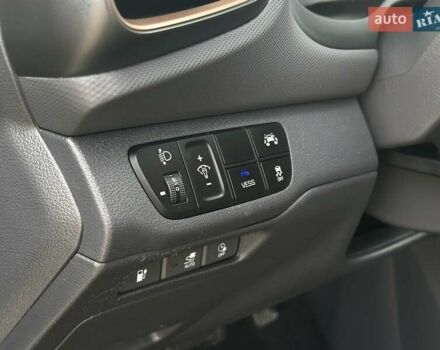 Черный Хендай Ioniq, объемом двигателя 0 л и пробегом 122 тыс. км за 11999 $, фото 58 на Automoto.ua