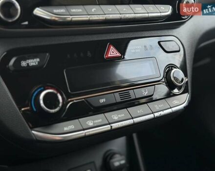 Черный Хендай Ioniq, объемом двигателя 0 л и пробегом 122 тыс. км за 11999 $, фото 69 на Automoto.ua