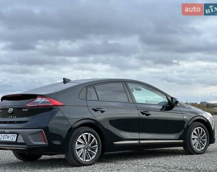 Черный Хендай Ioniq, объемом двигателя 0 л и пробегом 122 тыс. км за 11999 $, фото 19 на Automoto.ua