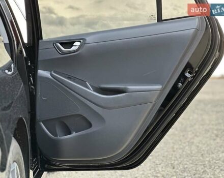 Черный Хендай Ioniq, объемом двигателя 0 л и пробегом 122 тыс. км за 11999 $, фото 51 на Automoto.ua