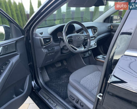 Черный Хендай Ioniq, объемом двигателя 0 л и пробегом 97 тыс. км за 12399 $, фото 34 на Automoto.ua