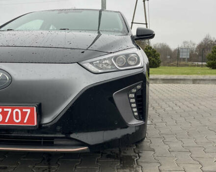 Черный Хендай Ioniq, объемом двигателя 0 л и пробегом 113 тыс. км за 13300 $, фото 2 на Automoto.ua