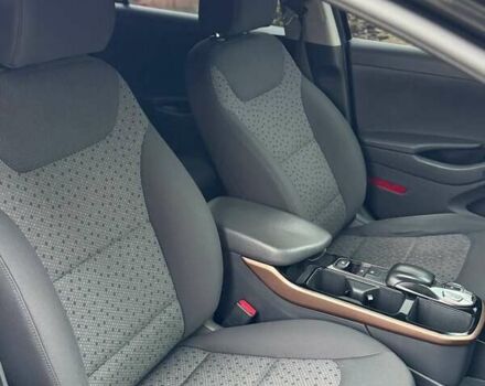 Черный Хендай Ioniq, объемом двигателя 0 л и пробегом 210 тыс. км за 12350 $, фото 14 на Automoto.ua