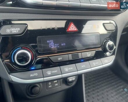 Чорний Хендай Ioniq, об'ємом двигуна 0 л та пробігом 139 тис. км за 12800 $, фото 44 на Automoto.ua