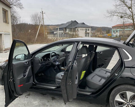 Черный Хендай Ioniq, объемом двигателя 0 л и пробегом 128 тыс. км за 12300 $, фото 18 на Automoto.ua