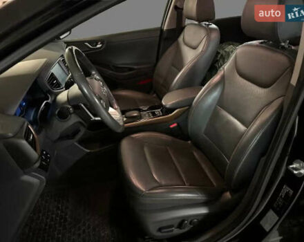 Черный Хендай Ioniq, объемом двигателя 0 л и пробегом 89 тыс. км за 12934 $, фото 9 на Automoto.ua