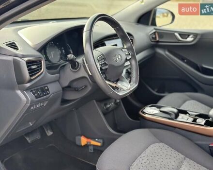 Черный Хендай Ioniq, объемом двигателя 0 л и пробегом 122 тыс. км за 11999 $, фото 57 на Automoto.ua