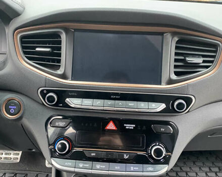 Черный Хендай Ioniq, объемом двигателя 0 л и пробегом 128 тыс. км за 12300 $, фото 30 на Automoto.ua