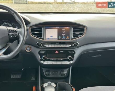Черный Хендай Ioniq, объемом двигателя 0 л и пробегом 122 тыс. км за 11999 $, фото 63 на Automoto.ua