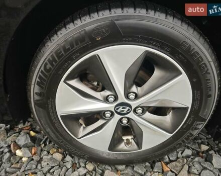 Чорний Хендай Ioniq, об'ємом двигуна 0 л та пробігом 98 тис. км за 13250 $, фото 70 на Automoto.ua