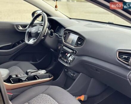 Черный Хендай Ioniq, объемом двигателя 0 л и пробегом 122 тыс. км за 11999 $, фото 65 на Automoto.ua