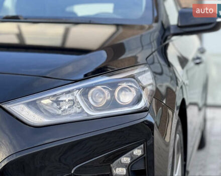 Черный Хендай Ioniq, объемом двигателя 0 л и пробегом 105 тыс. км за 12150 $, фото 13 на Automoto.ua