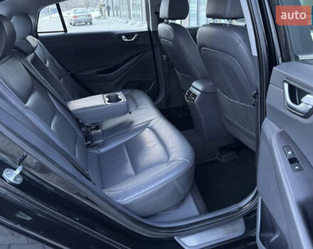 Черный Хендай Ioniq, объемом двигателя 0 л и пробегом 105 тыс. км за 12150 $, фото 23 на Automoto.ua