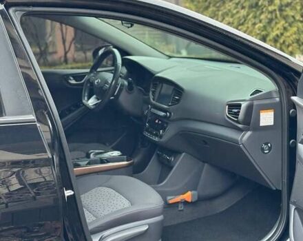 Черный Хендай Ioniq, объемом двигателя 0 л и пробегом 210 тыс. км за 12350 $, фото 12 на Automoto.ua