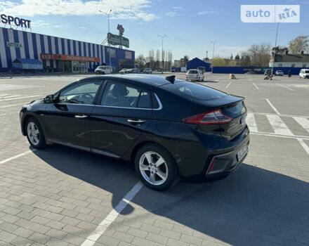 Черный Хендай Ioniq, объемом двигателя 0 л и пробегом 77 тыс. км за 15700 $, фото 4 на Automoto.ua