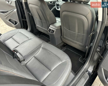 Черный Хендай Ioniq, объемом двигателя 0 л и пробегом 147 тыс. км за 12900 $, фото 11 на Automoto.ua