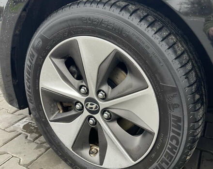 Черный Хендай Ioniq, объемом двигателя 0 л и пробегом 113 тыс. км за 13300 $, фото 14 на Automoto.ua