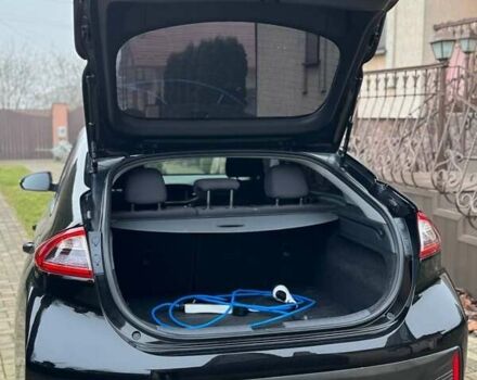 Черный Хендай Ioniq, объемом двигателя 0 л и пробегом 210 тыс. км за 12350 $, фото 3 на Automoto.ua