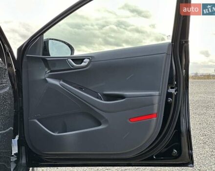 Черный Хендай Ioniq, объемом двигателя 0 л и пробегом 122 тыс. км за 11999 $, фото 54 на Automoto.ua