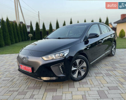 Черный Хендай Ioniq, объемом двигателя 0 л и пробегом 97 тыс. км за 12399 $, фото 2 на Automoto.ua