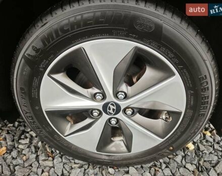 Чорний Хендай Ioniq, об'ємом двигуна 0 л та пробігом 98 тис. км за 13250 $, фото 71 на Automoto.ua