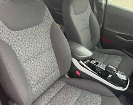 Черный Хендай Ioniq, объемом двигателя 0 л и пробегом 166 тыс. км за 12000 $, фото 6 на Automoto.ua