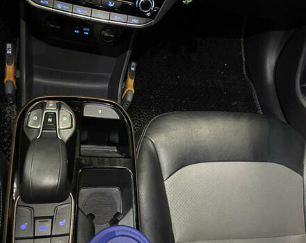 Черный Хендай Ioniq, объемом двигателя 0 л и пробегом 122 тыс. км за 13200 $, фото 19 на Automoto.ua