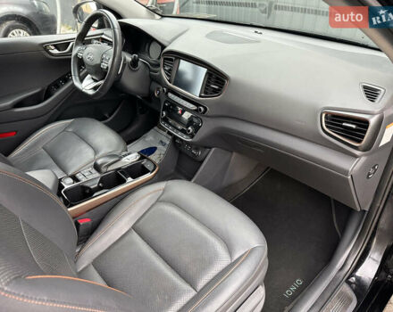 Черный Хендай Ioniq, объемом двигателя 0 л и пробегом 147 тыс. км за 12900 $, фото 10 на Automoto.ua