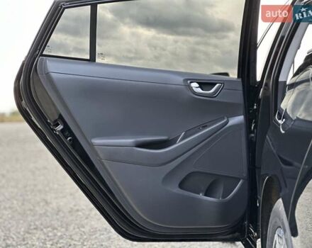 Черный Хендай Ioniq, объемом двигателя 0 л и пробегом 122 тыс. км за 11999 $, фото 48 на Automoto.ua