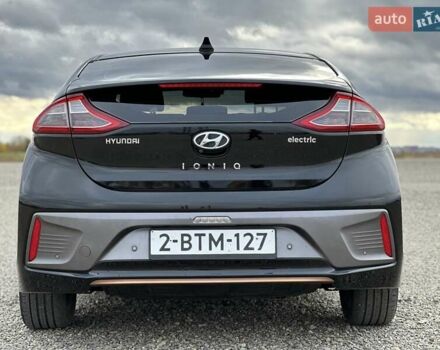 Черный Хендай Ioniq, объемом двигателя 0 л и пробегом 122 тыс. км за 11999 $, фото 16 на Automoto.ua