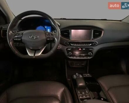 Черный Хендай Ioniq, объемом двигателя 0 л и пробегом 89 тыс. км за 12934 $, фото 4 на Automoto.ua