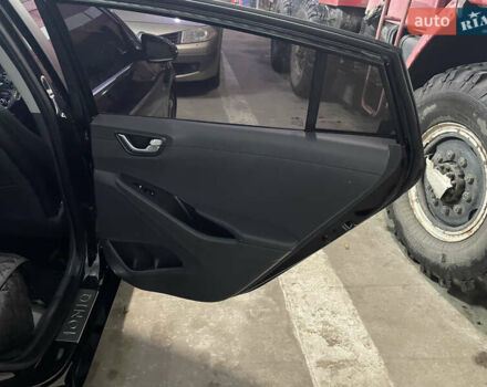 Черный Хендай Ioniq, объемом двигателя 0 л и пробегом 122 тыс. км за 13200 $, фото 14 на Automoto.ua