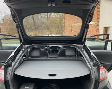 Черный Хендай Ioniq, объемом двигателя 0 л и пробегом 128 тыс. км за 12300 $, фото 26 на Automoto.ua