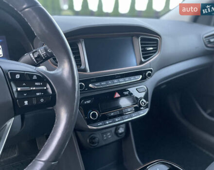 Черный Хендай Ioniq, объемом двигателя 0 л и пробегом 97 тыс. км за 12399 $, фото 40 на Automoto.ua