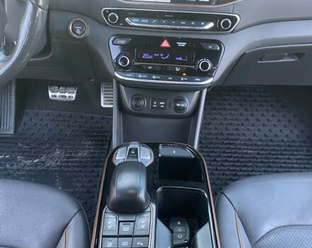 Черный Хендай Ioniq, объемом двигателя 0 л и пробегом 128 тыс. км за 12200 $, фото 15 на Automoto.ua