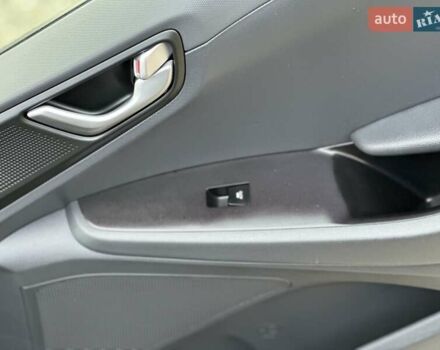 Черный Хендай Ioniq, объемом двигателя 0 л и пробегом 122 тыс. км за 11999 $, фото 55 на Automoto.ua