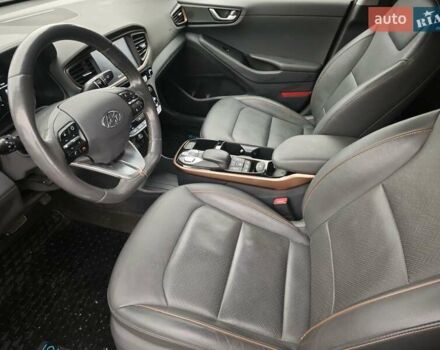 Черный Хендай Ioniq, объемом двигателя 0 л и пробегом 99 тыс. км за 12950 $, фото 32 на Automoto.ua