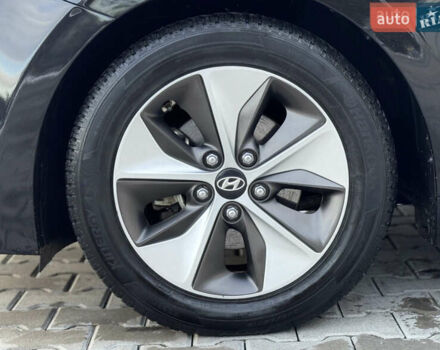 Черный Хендай Ioniq, объемом двигателя 0 л и пробегом 105 тыс. км за 12150 $, фото 14 на Automoto.ua