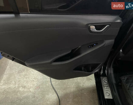 Черный Хендай Ioniq, объемом двигателя 0 л и пробегом 122 тыс. км за 13200 $, фото 20 на Automoto.ua