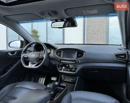 Черный Хендай Ioniq, объемом двигателя 0 л и пробегом 105 тыс. км за 12150 $, фото 17 на Automoto.ua