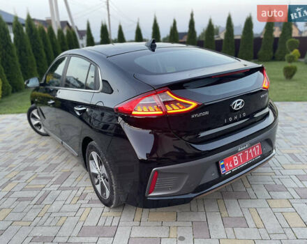 Черный Хендай Ioniq, объемом двигателя 0 л и пробегом 97 тыс. км за 12399 $, фото 31 на Automoto.ua