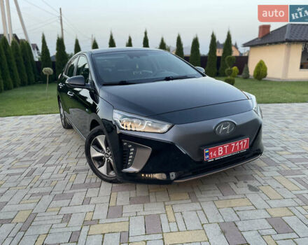Черный Хендай Ioniq, объемом двигателя 0 л и пробегом 97 тыс. км за 12399 $, фото 9 на Automoto.ua