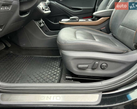 Чорний Хендай Ioniq, об'ємом двигуна 0 л та пробігом 103 тис. км за 12900 $, фото 41 на Automoto.ua