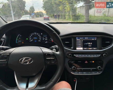 Черный Хендай Ioniq, объемом двигателя 0 л и пробегом 157 тыс. км за 10700 $, фото 3 на Automoto.ua