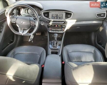 Черный Хендай Ioniq, объемом двигателя 1.6 л и пробегом 145 тыс. км за 3000 $, фото 7 на Automoto.ua