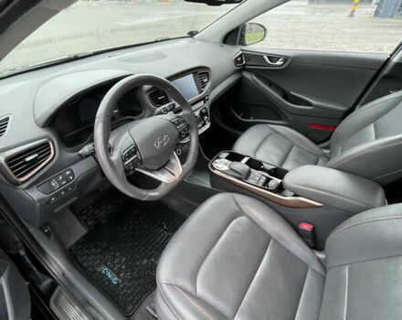 Черный Хендай Ioniq, объемом двигателя 0 л и пробегом 113 тыс. км за 13300 $, фото 21 на Automoto.ua