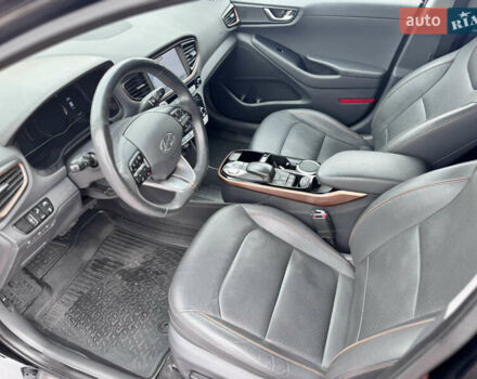 Черный Хендай Ioniq, объемом двигателя 0 л и пробегом 150 тыс. км за 12800 $, фото 14 на Automoto.ua