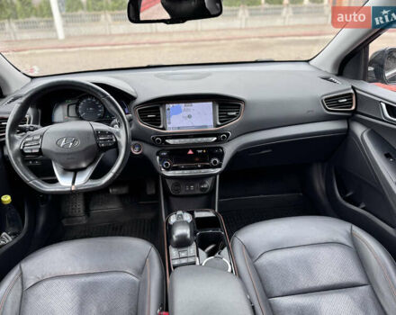 Черный Хендай Ioniq, объемом двигателя 0 л и пробегом 150 тыс. км за 12800 $, фото 24 на Automoto.ua